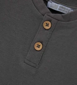T-shirt con bottoni